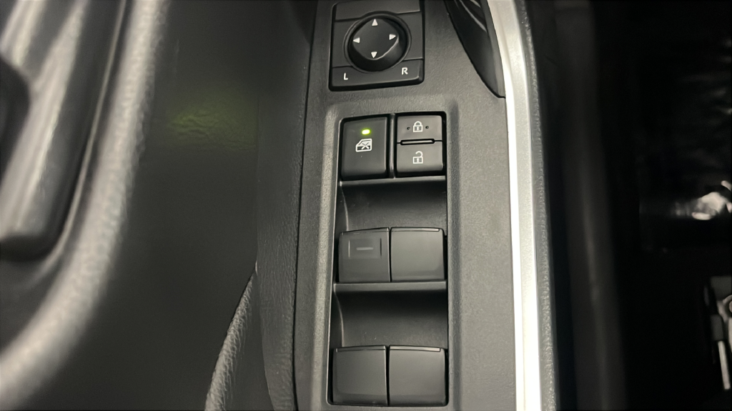 Used 2022 White Toyota LE image 25