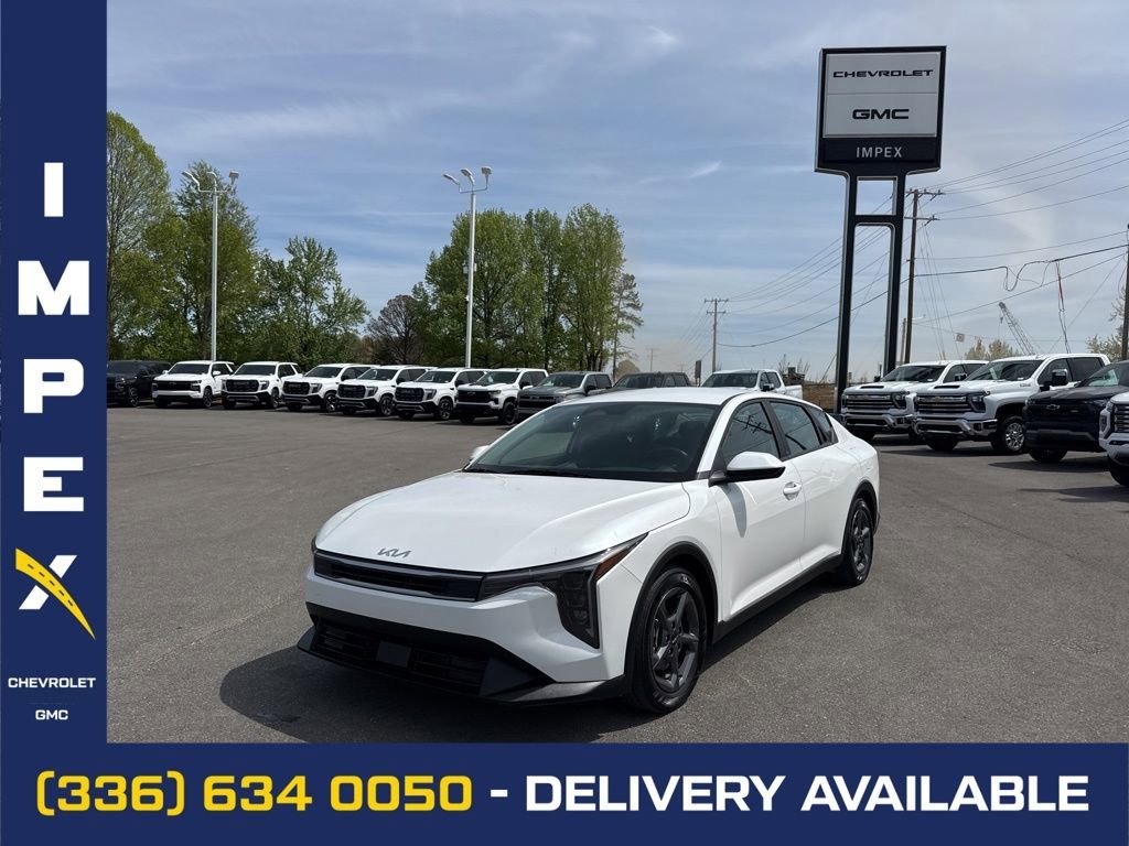 White 2025 Kia K4 LXS FWD Sedan Front-Wheel Drive