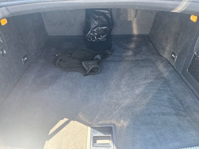 Used 2004 Black Volkswagen V8 image 13