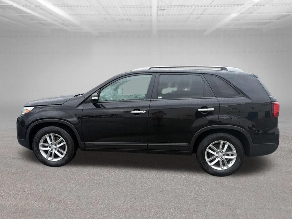Used 2015 Black Kia LX image 6
