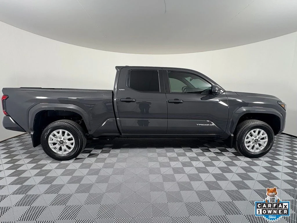 Used 2025  Toyota SR5 image 7