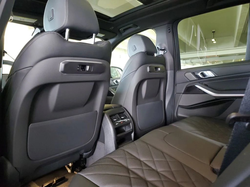 Used 2026 Skyscraper Grey Metallic BMW sDrive40i image 10
