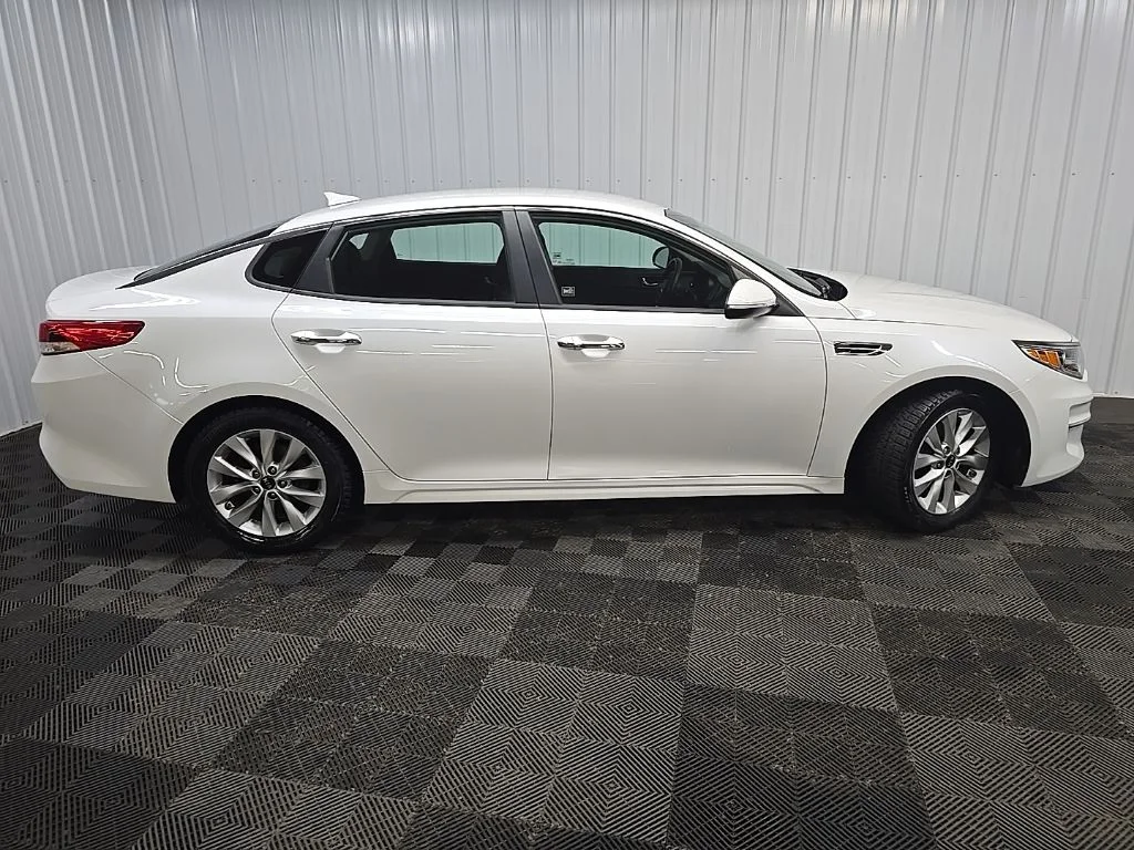 Used 2018 White Kia LX image 2