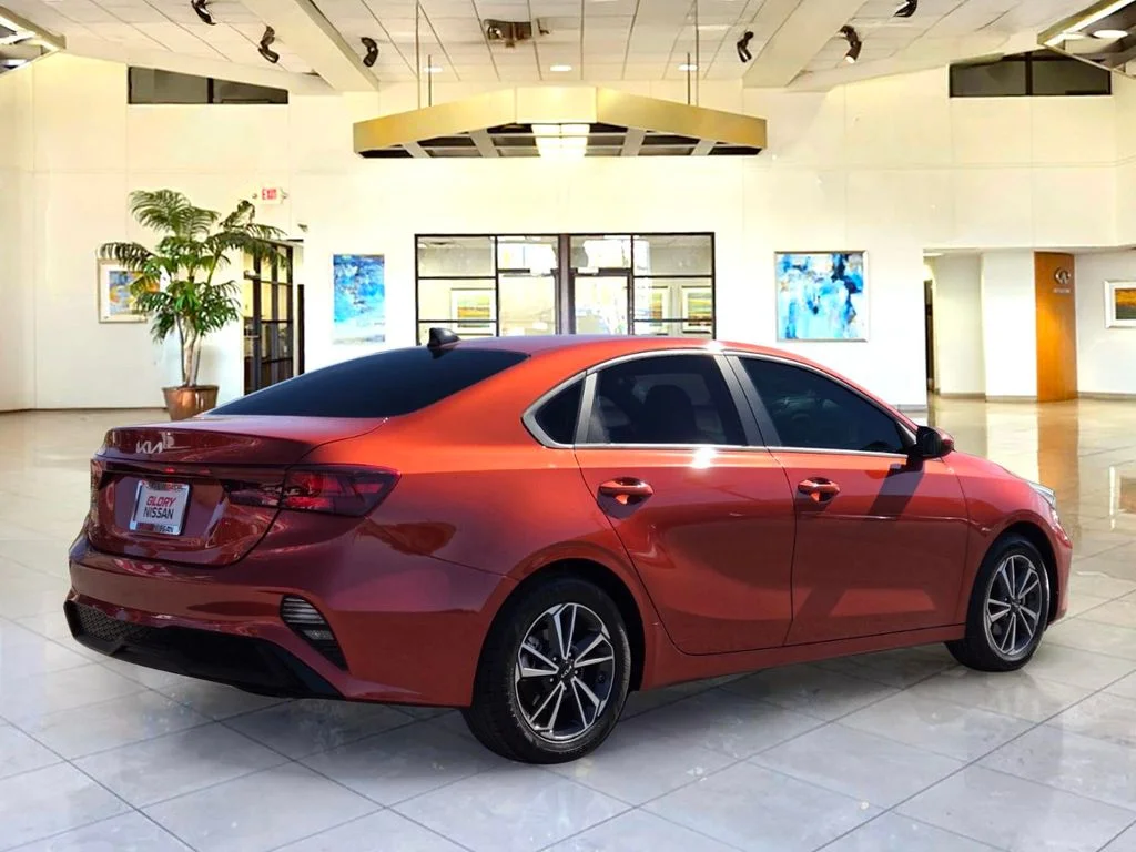 Used 2024 Red Kia LXS image 5