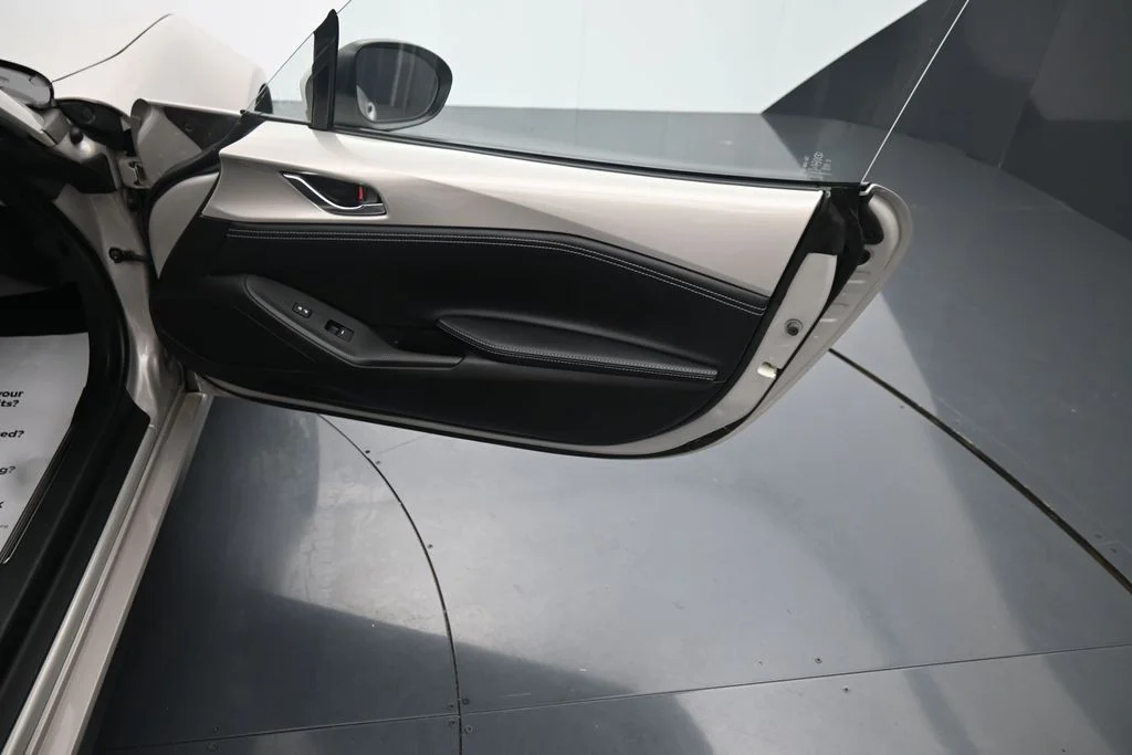 Used 2022 Silver Mazda Grand Touring image 11