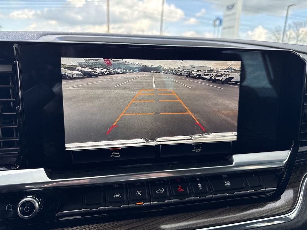 Used 2023 White GMC Elevation image 17