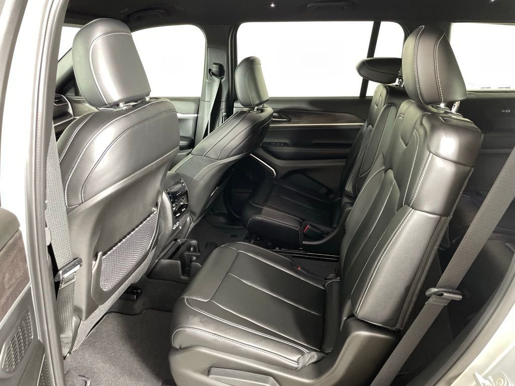 New 2025 Silver Zynith Exterior Paint Jeep Limited image 40