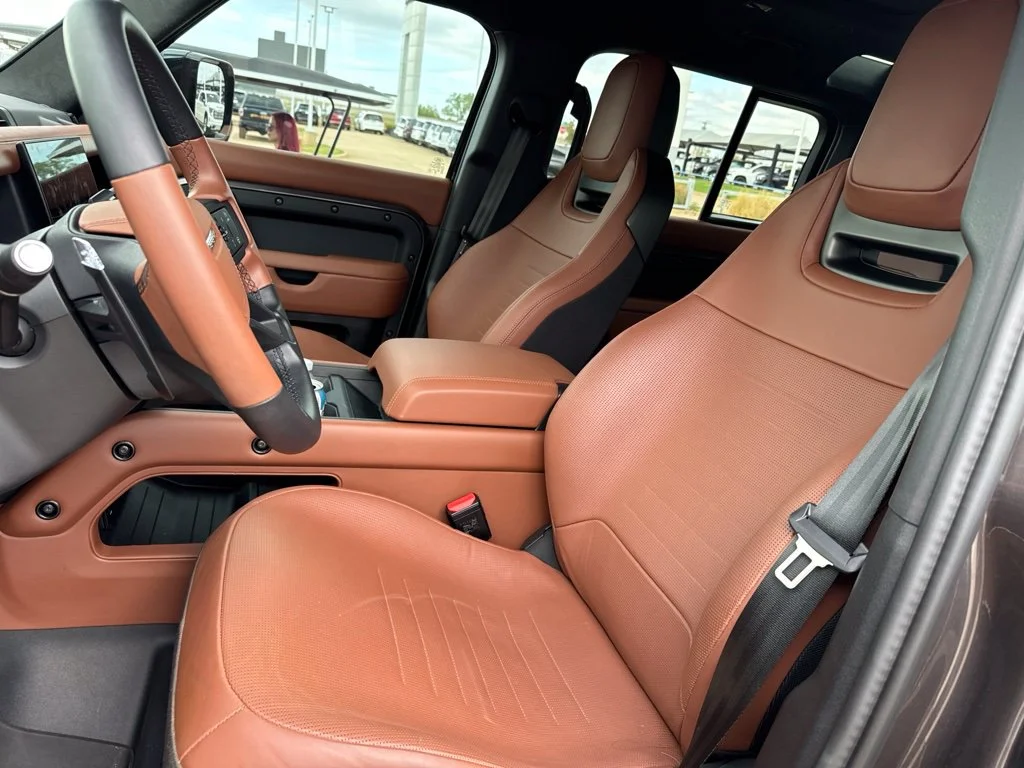 Used 2025 Gray Land Rover OCTA image 6