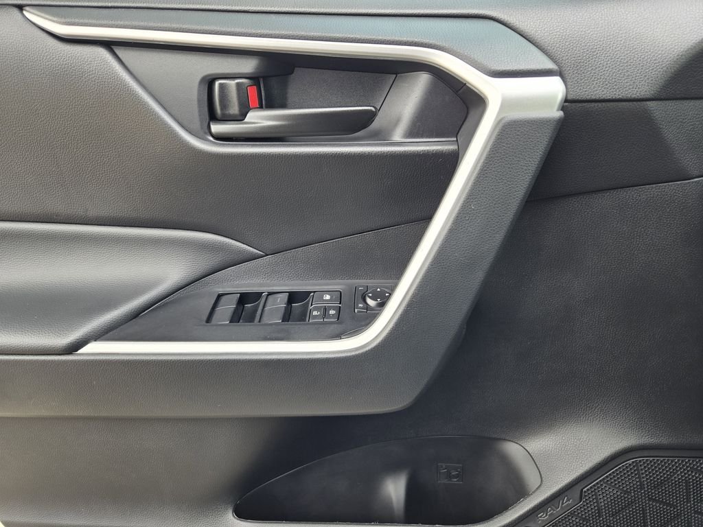 2024 Toyota RAV4 LE - Photo 15