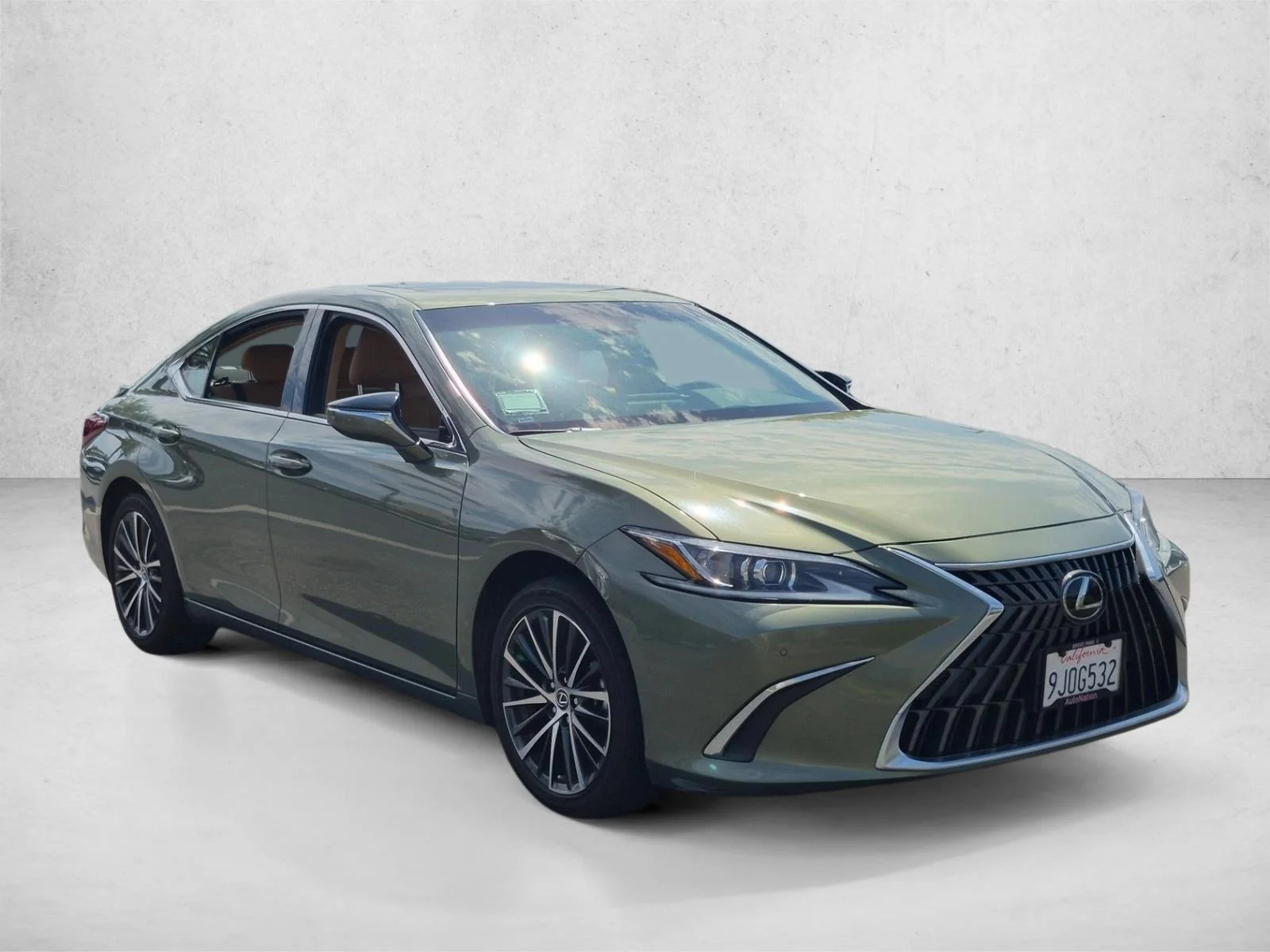Used 2024 Sunlit Green Lexus ES 300h image 4