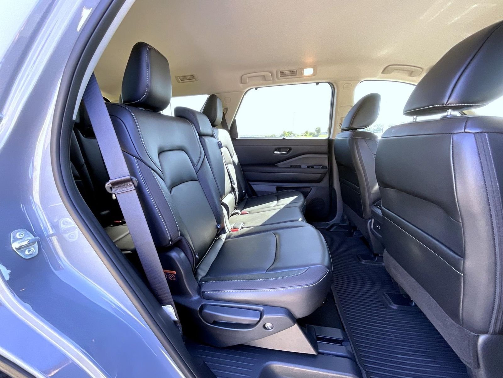 Used 2023 Gray Nissan SL image 19