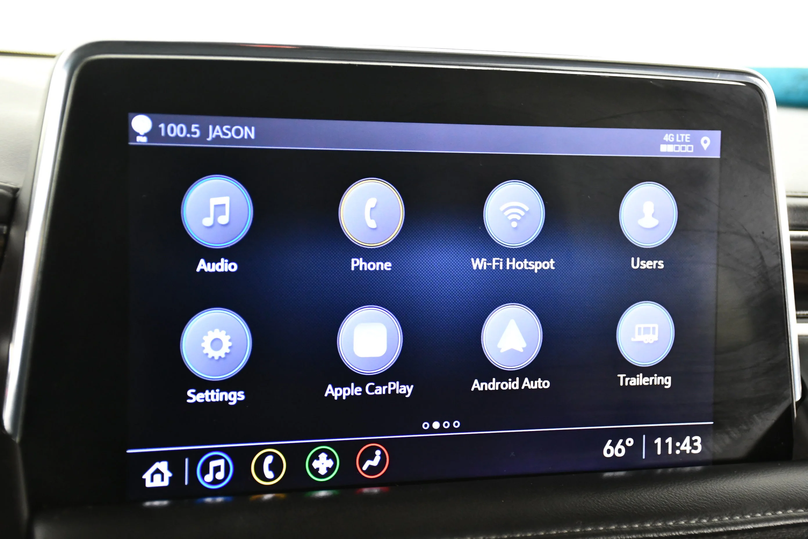 Used 2021 Black Chevrolet Z71 image 28