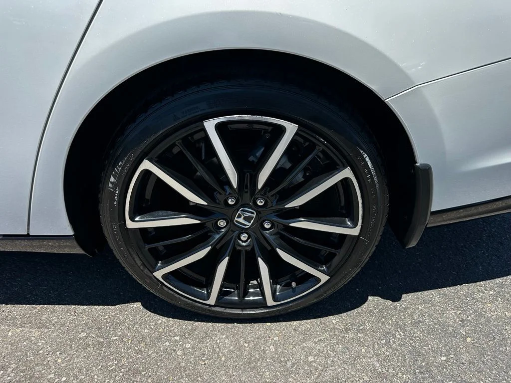 Certified Used 2024 White Honda Touring image 12