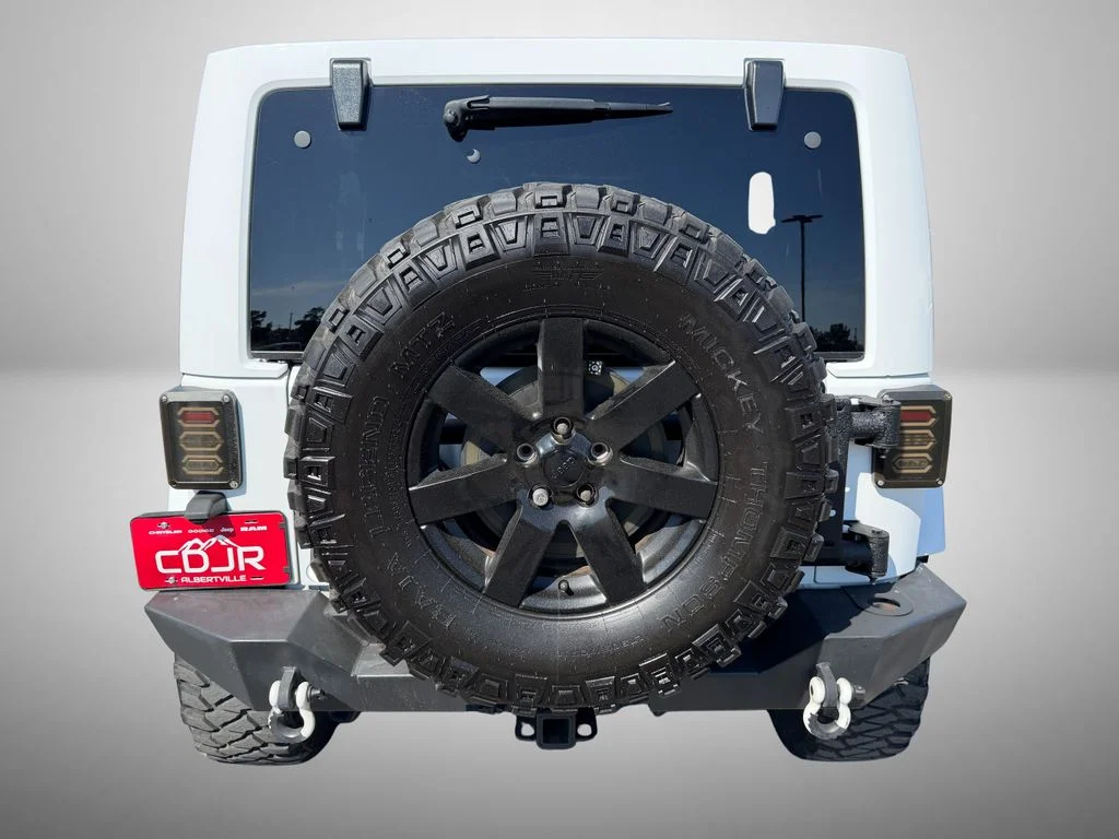 Used 2014 White Jeep Unlimited Sahara image 9
