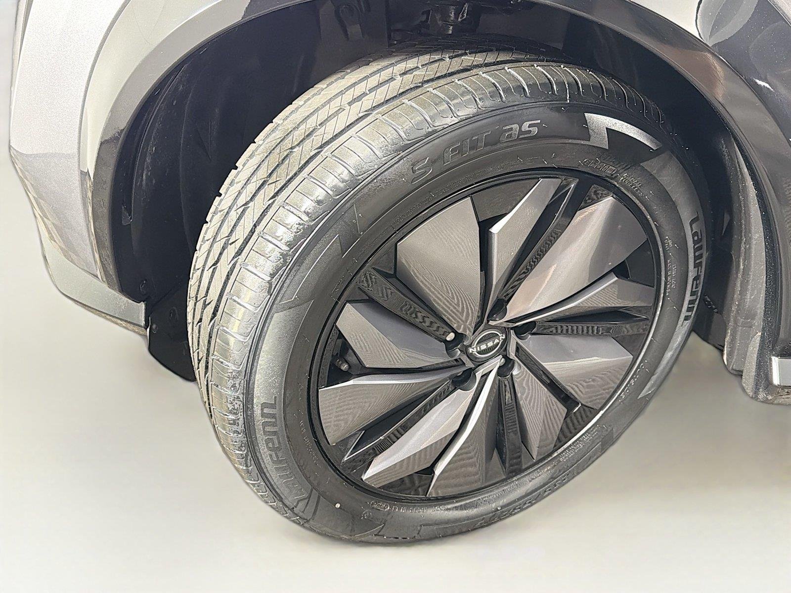 Used 2023 Gun Metallic Nissan ENGAGE image 38