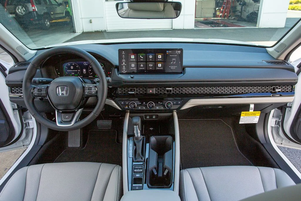 New 2026 Platinum White Pearl Honda Touring image 16