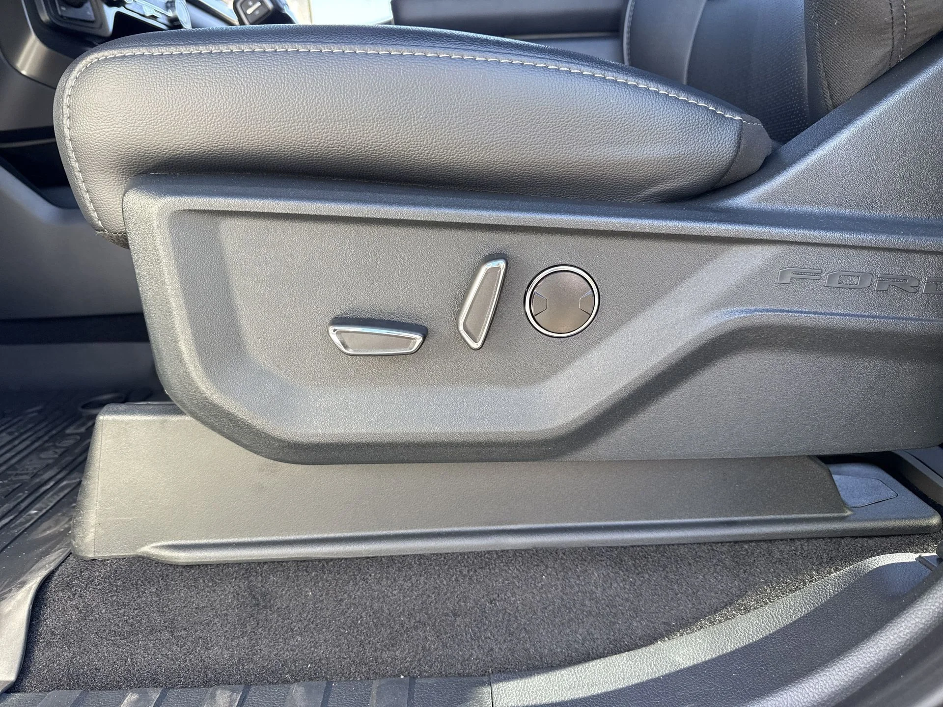 2025 Ford F-150 Lariat - Photo 21