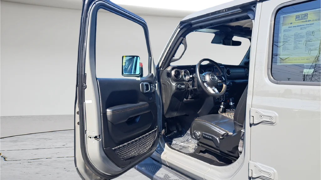 Used 2022 Gray Jeep High Altitude image 9