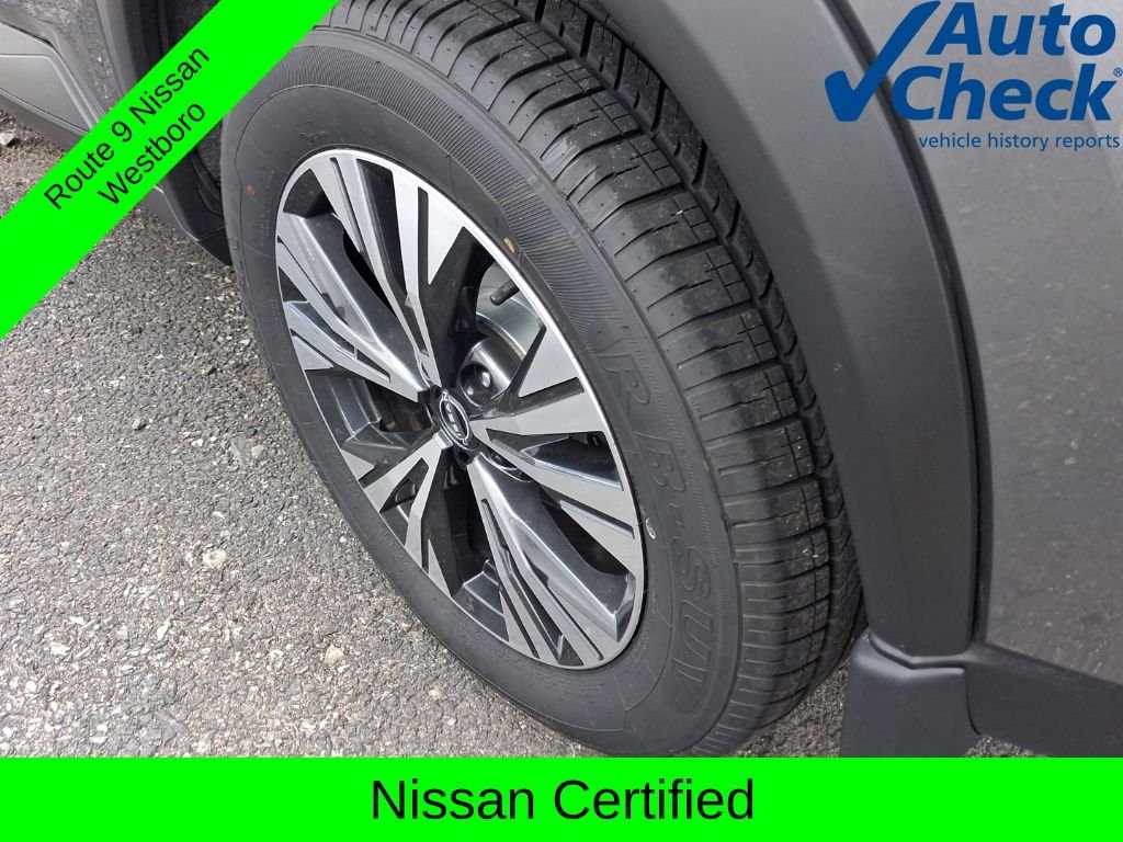 Used 2023 Gray Nissan SV image 9