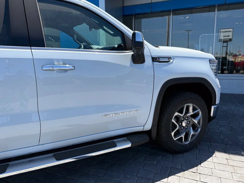New 2026 Glacier White Tricoat GMC SLT image 10