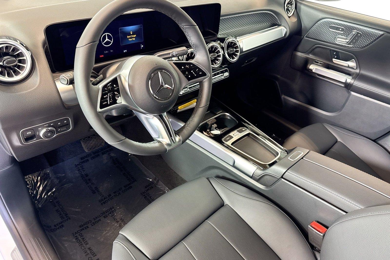 New 2026 Polar White Mercedes-Benz GLB 250 image 9