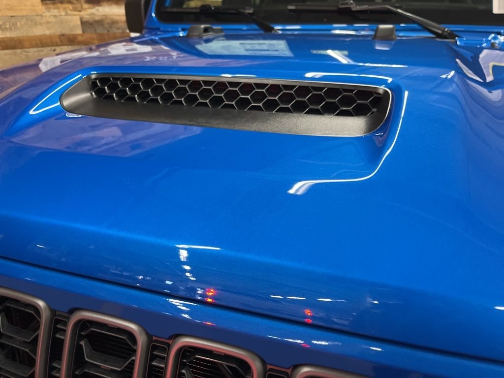 New 2026 Hydro Blue Pearl-Coat Exterior Paint Jeep Mojave image 11
