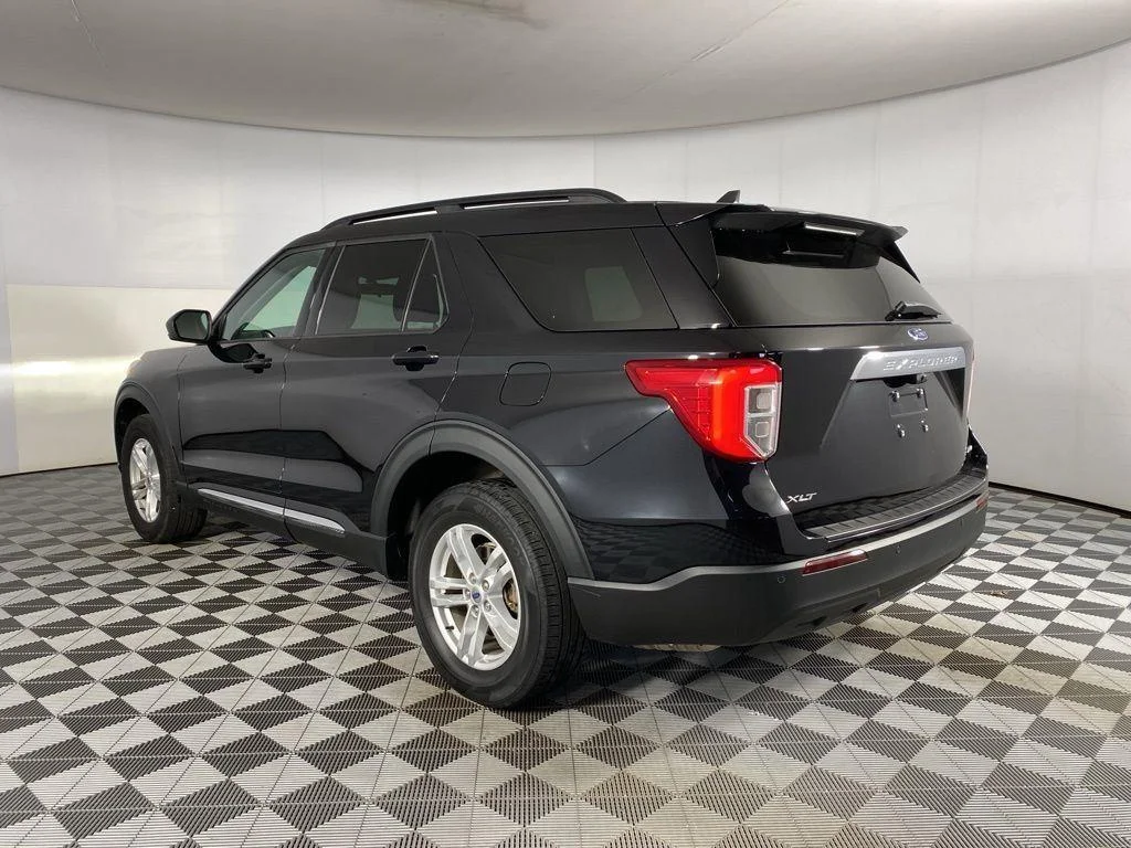 Used 2023 Black Metallic Ford XLT image 9