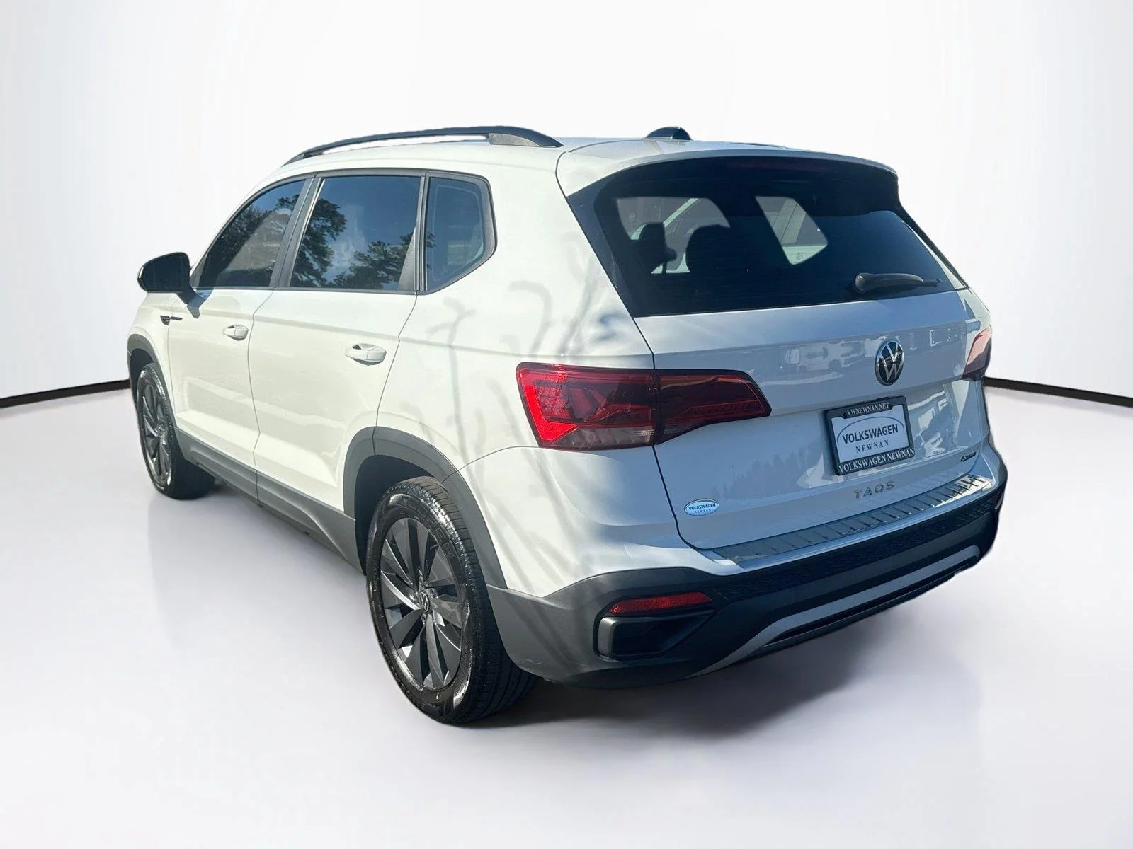 Used 2022 Pure White Volkswagen S image 5