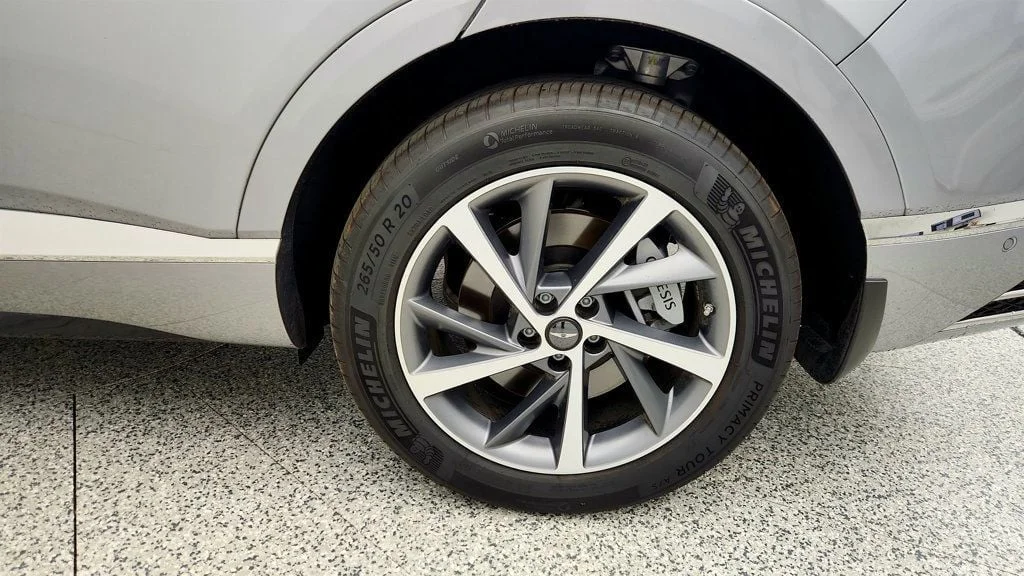 Used 2025 Savile Silver Genesis 2.5T Advanced AWD image 9