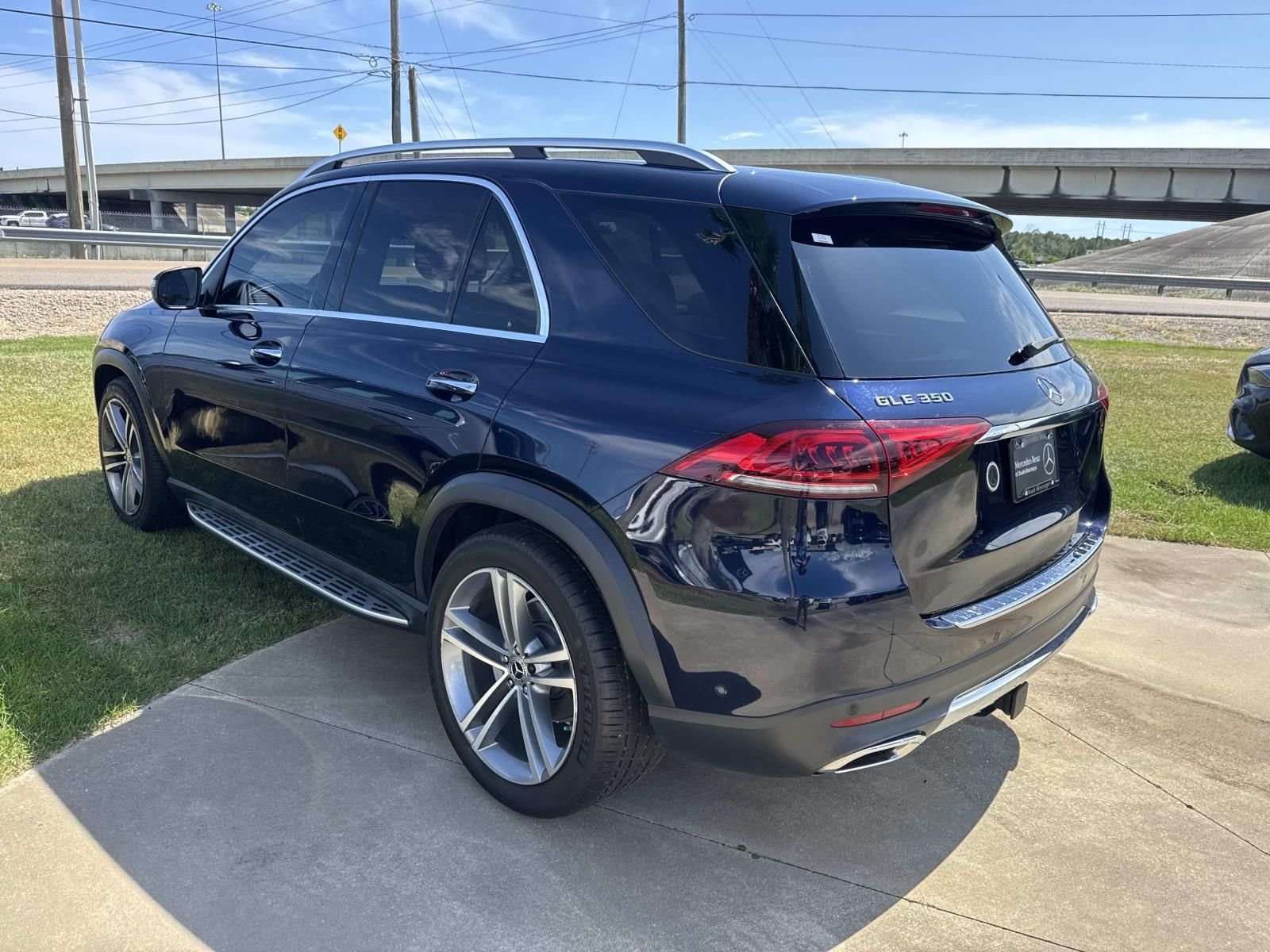 Certified Used 2022 Blue Mercedes-Benz GLE 350 image 5
