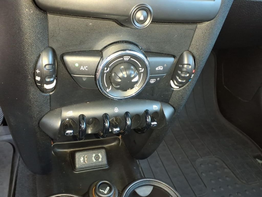 Used 2013 Pepper White MINI Base image 5