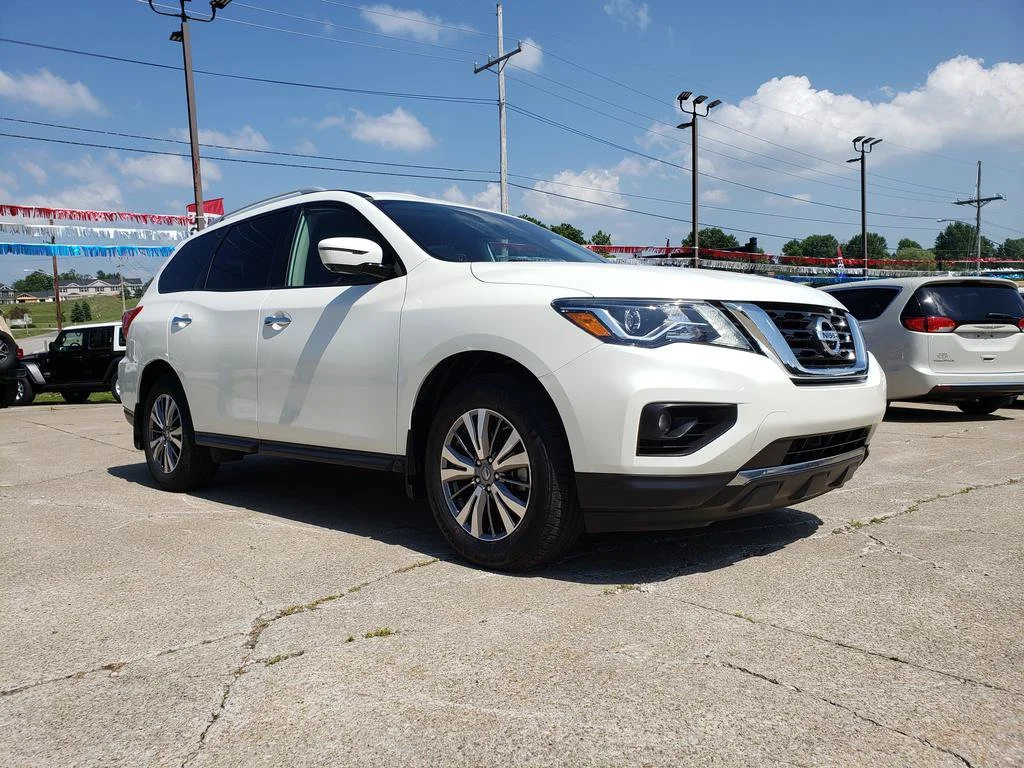 2018 Nissan Pathfinder SL 4WD's photo