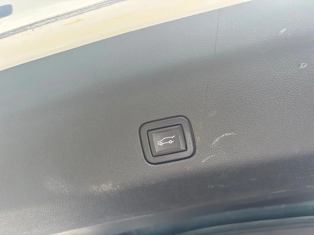 Used 2021 White Chevrolet High Country image 24