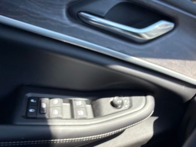 New 2026 Bright White Clear-Coat Exterior Paint Jeep Altitude image 22