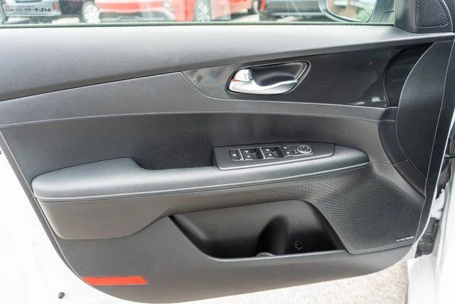 Used 2023 White Kia GT-Line image 17