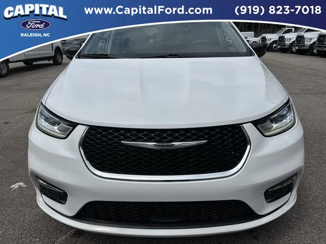 Used 2024 White Chrysler Touring L image 10
