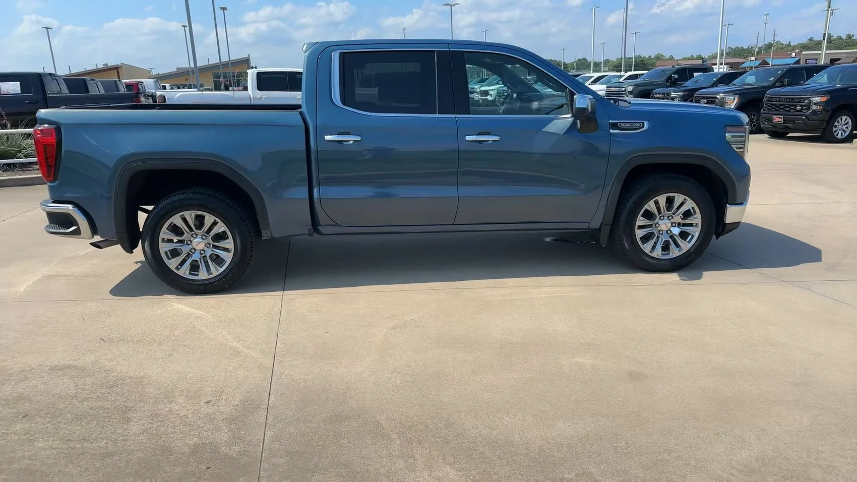 Used 2024 Downpour Metallic GMC SLT image 9