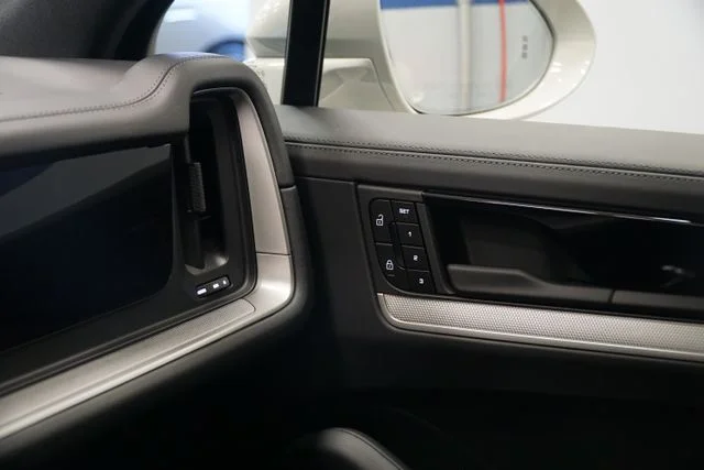 2026 Porsche Cayenne S - Photo 22
