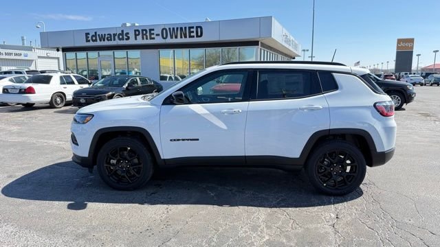 New 2026 Bright White Clearcoat Jeep Latitude image 4