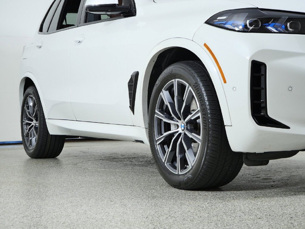 Certified Used 2025 Mineral White Metallic BMW xDrive40i image 8