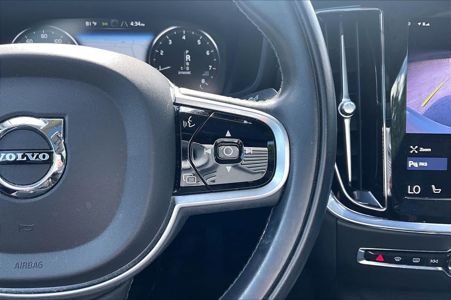 Used 2020 Crystal White Pearl Metallic Volvo Momentum image 25