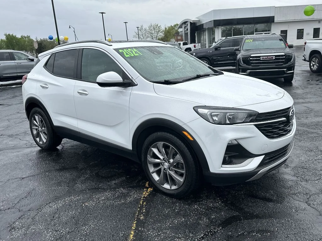 Used 2021 White Buick Select image 2