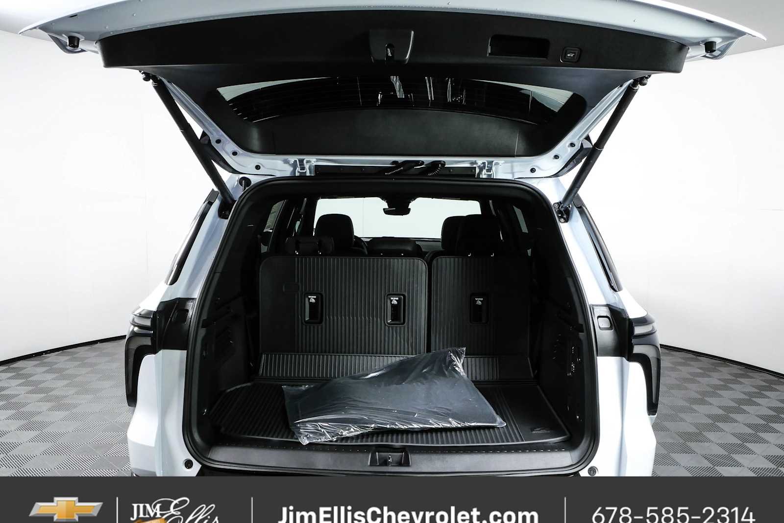New 2026 Polar White Tricoat Chevrolet RS image 32