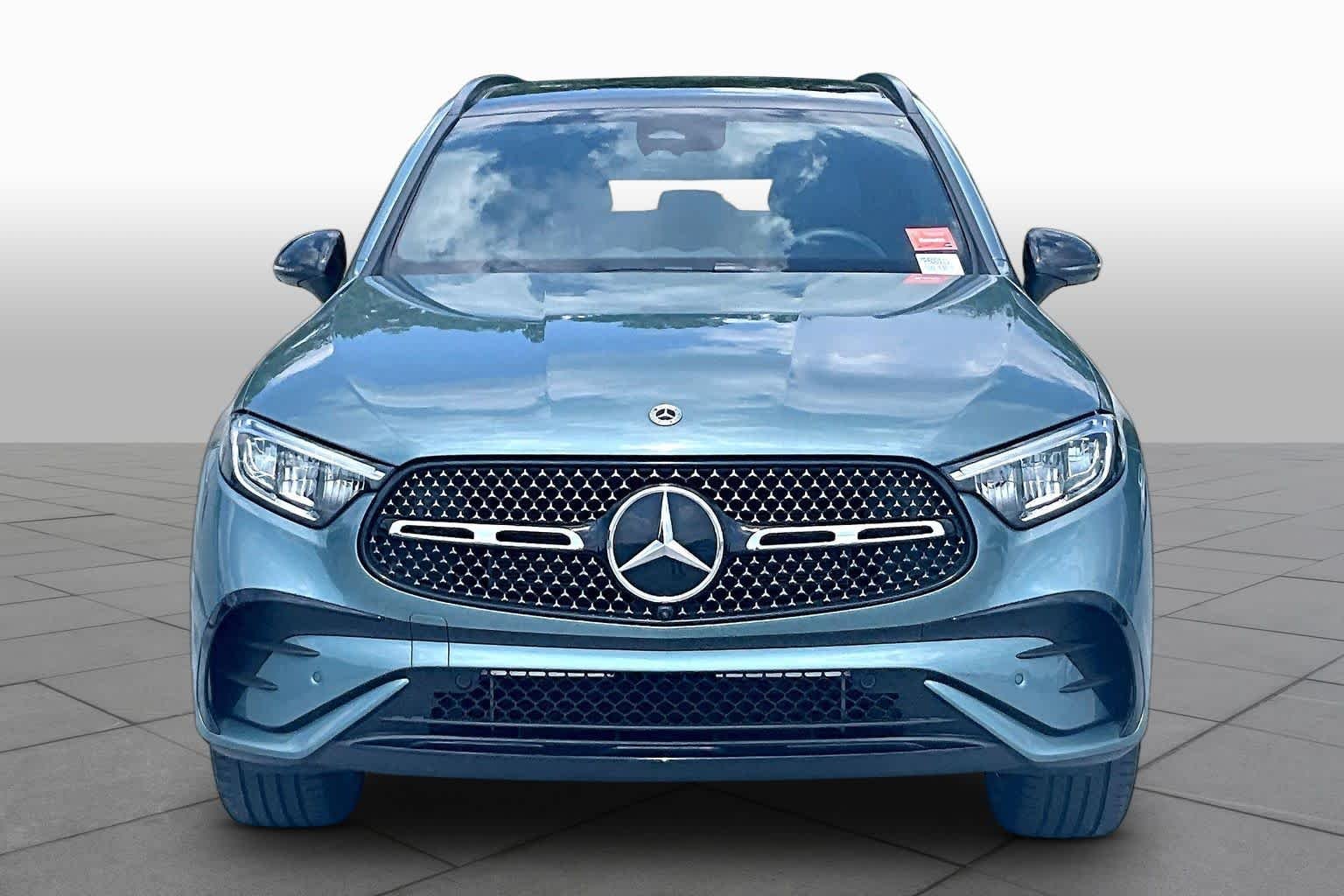 Used 2026 Verde Silver Metallic Mercedes-Benz GLC 300 image 4