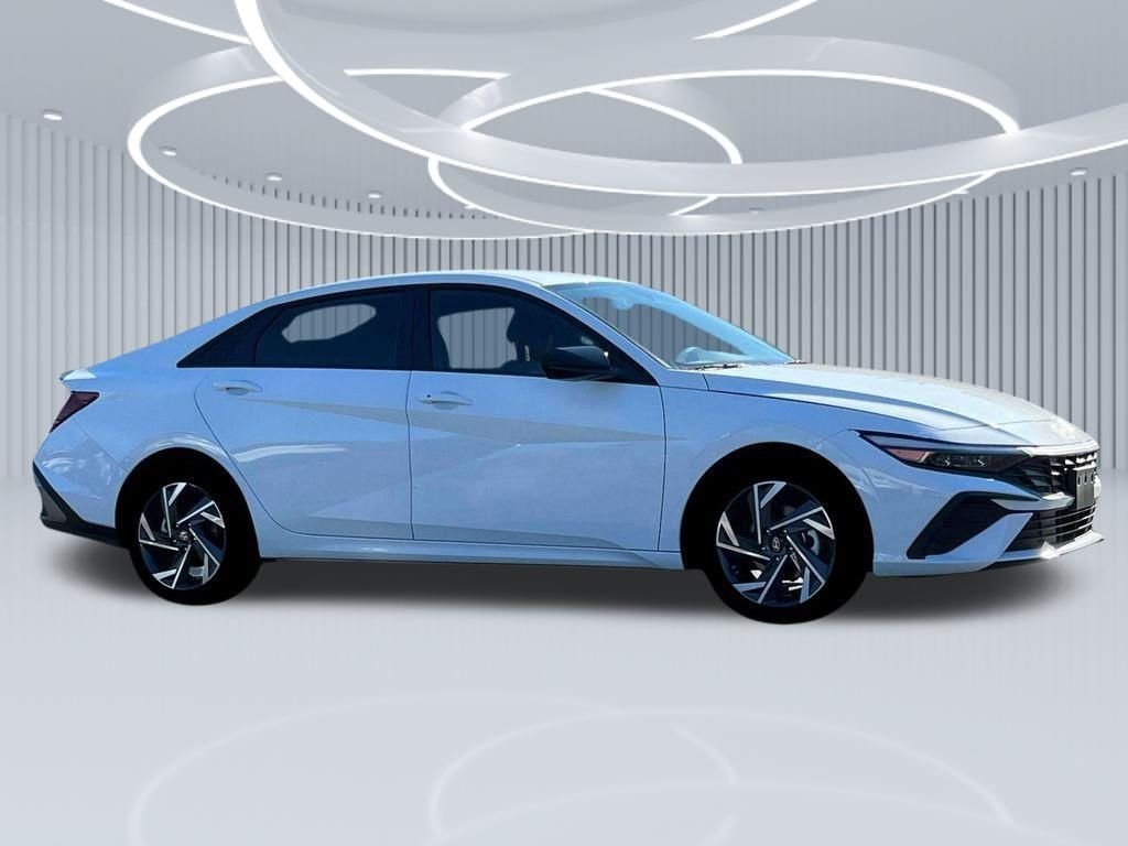 New 2025 White Hyundai SEL Sport image 29