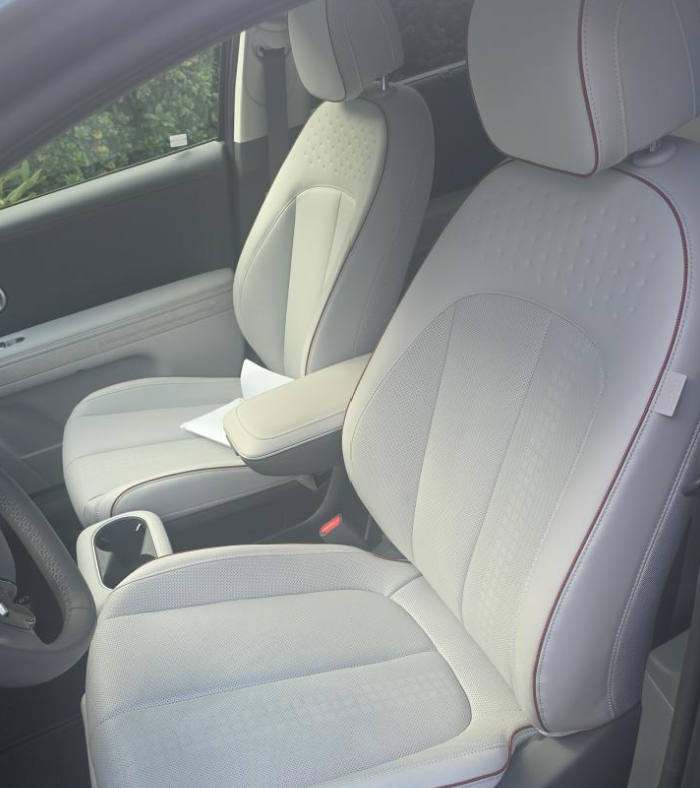 Used 2024 Green Hyundai Limited image 6