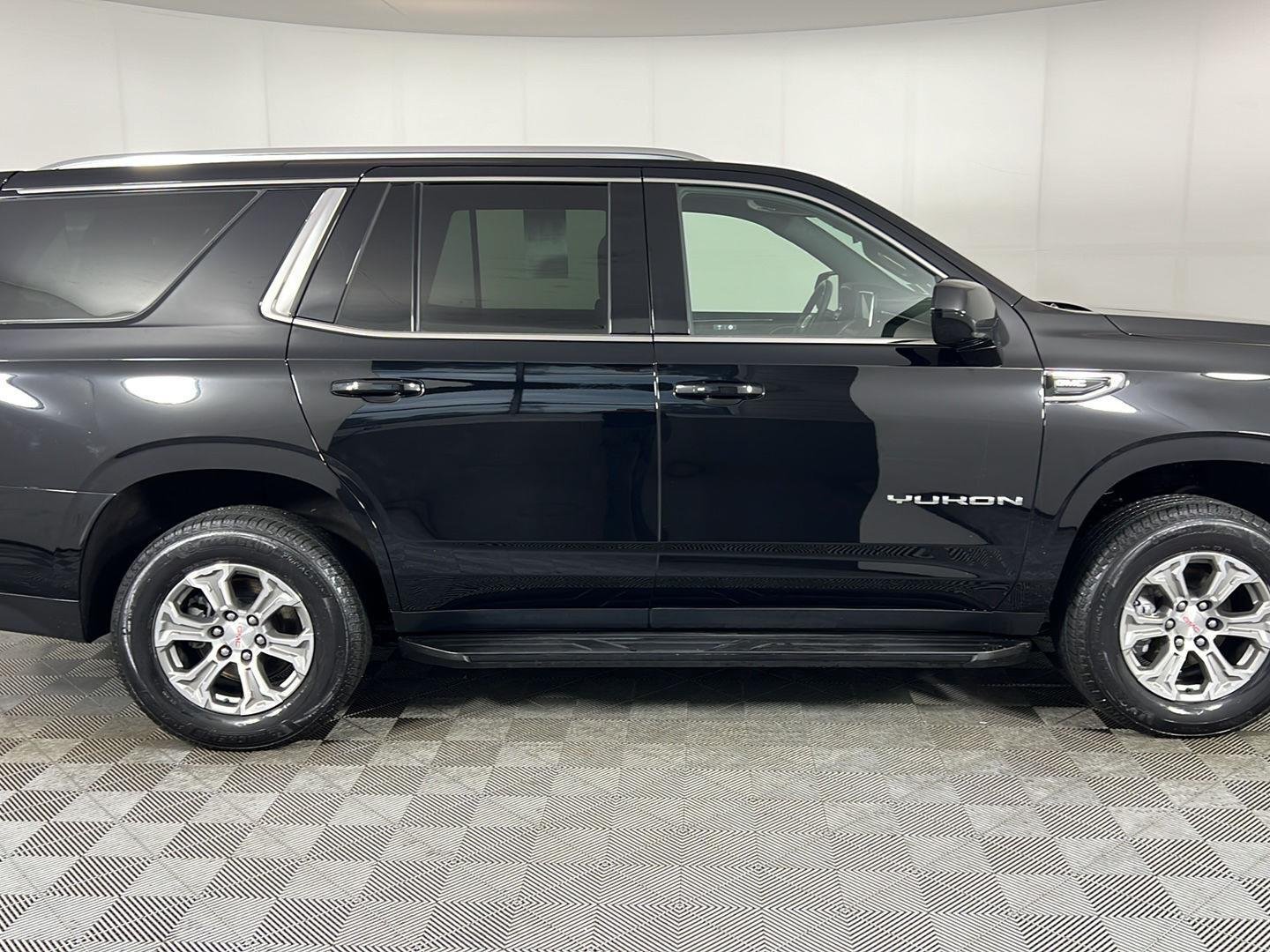 Used 2023 Onyx Black GMC SLE image 18