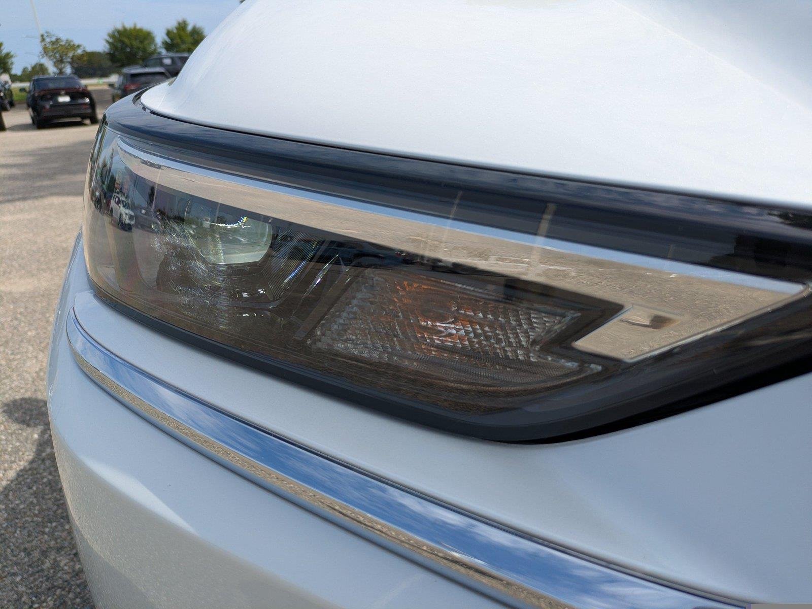 Used 2025 Wind Chill Pearl Toyota Hybrid XLE image 10