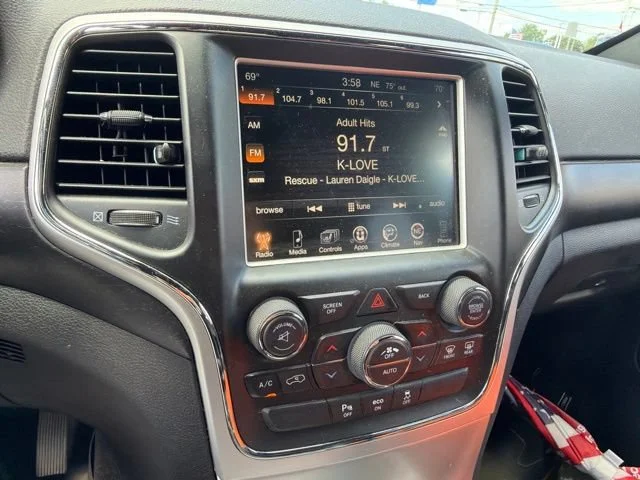 Used 2015  Jeep Altitude image 6