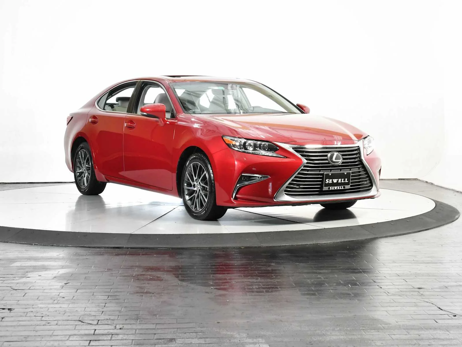 Used 2018 Matador Red Mica Lexus  image 9